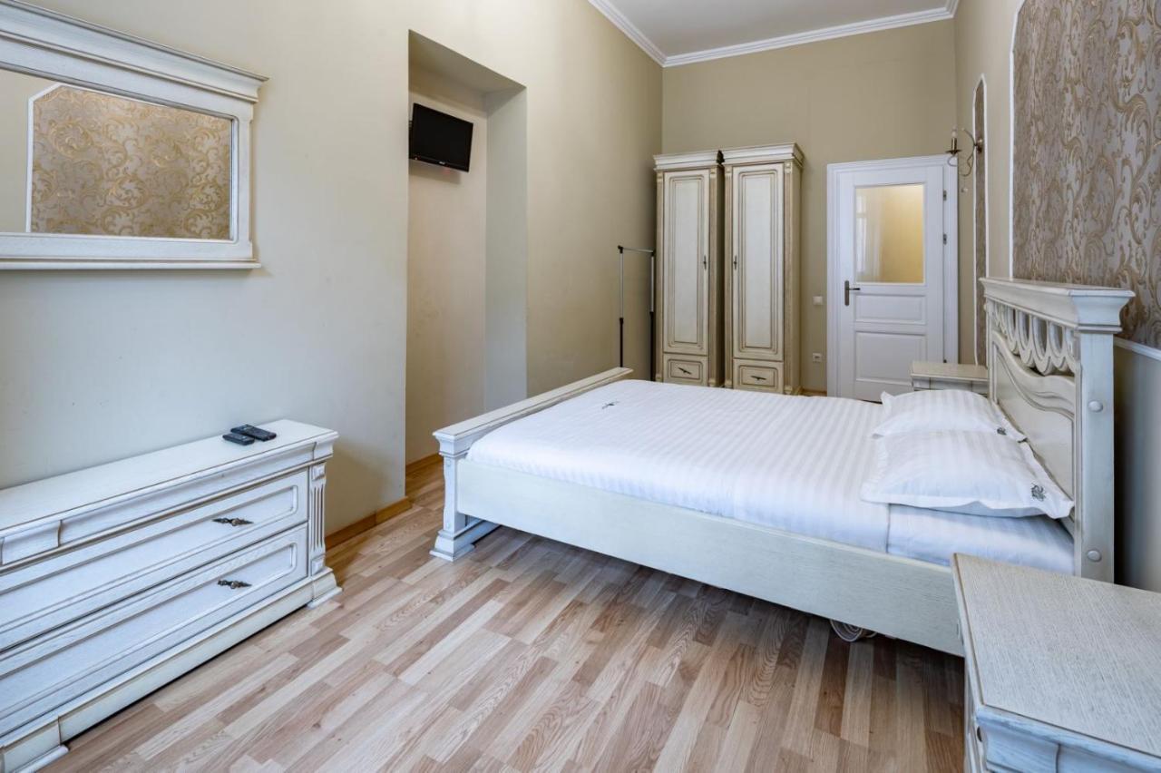 Romari Сербська 9 Apartment Lviv Bagian luar foto